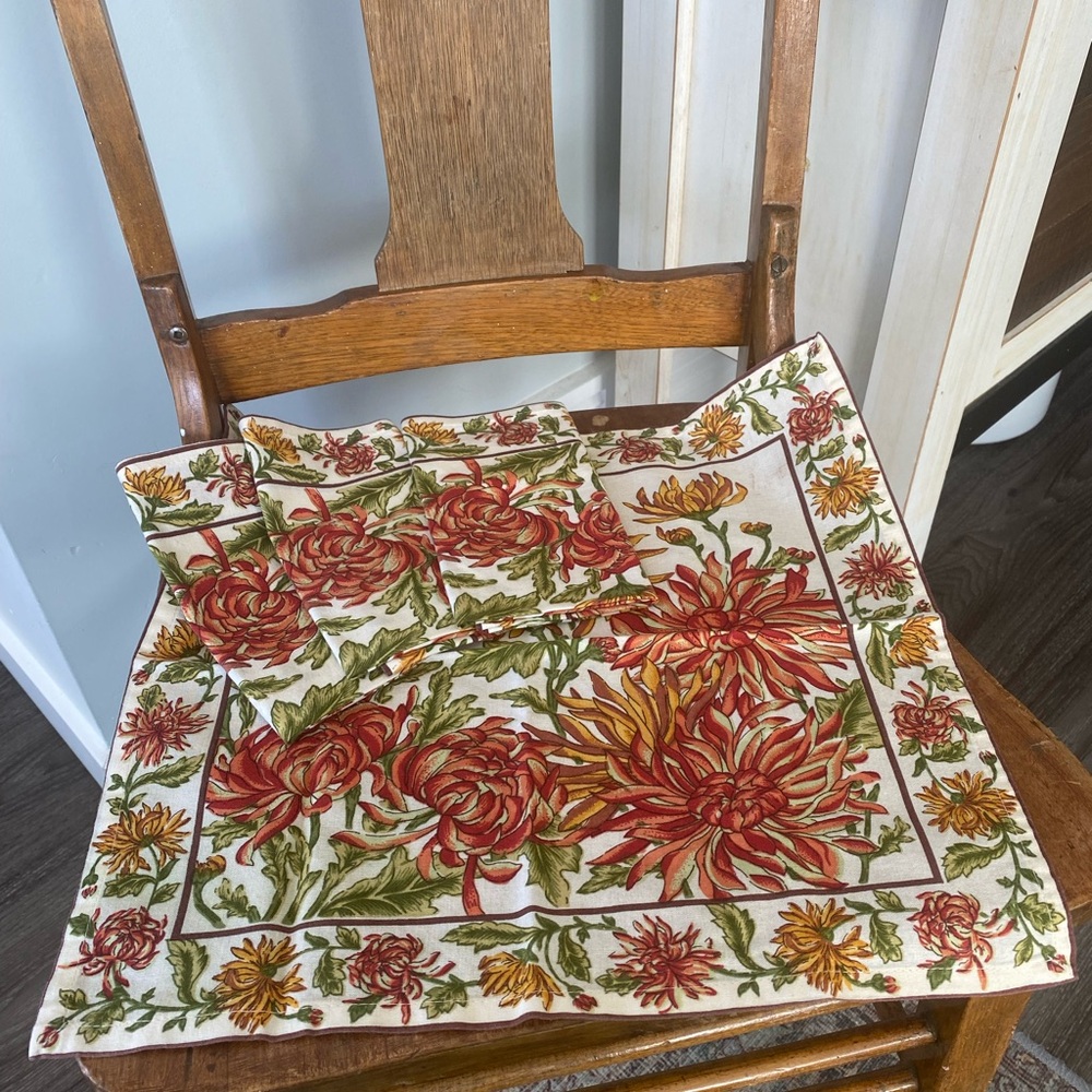 April Cornell Chrysanthemum Cotton Napkins in Red, Green & Cream
